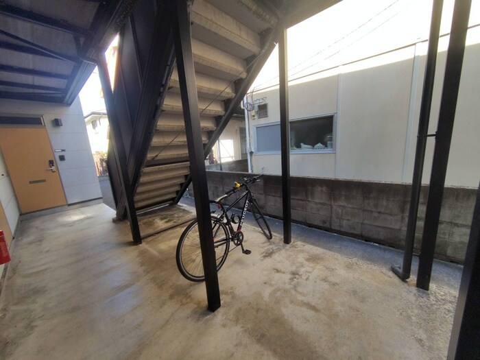 物件外観写真5　(駐輪場)