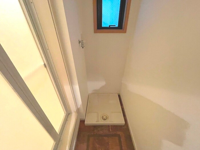 物件内観写真12　(洗濯機置場)