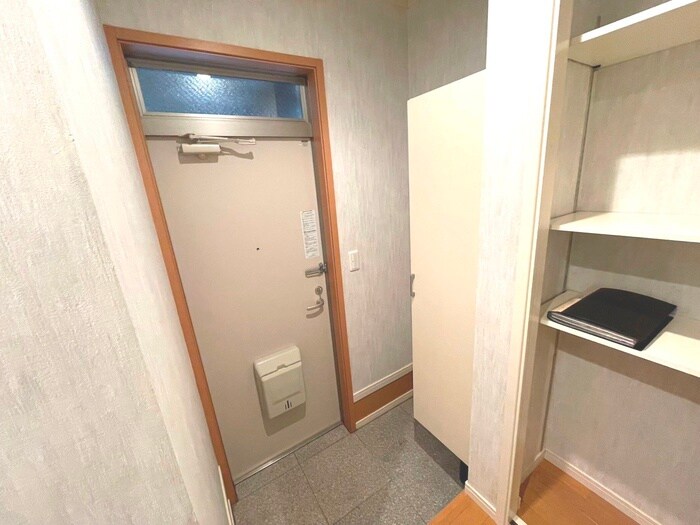 物件内観写真15　(玄関)