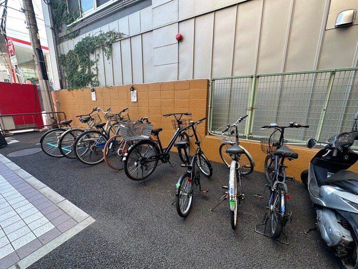 物件外観写真4　(駐輪場)