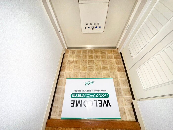 物件内観写真16　(玄関)