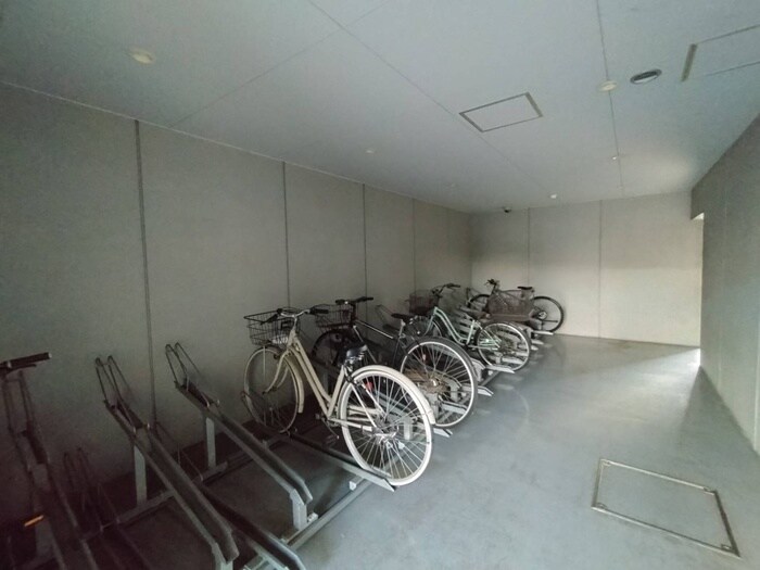 物件外観写真4　(駐輪場)