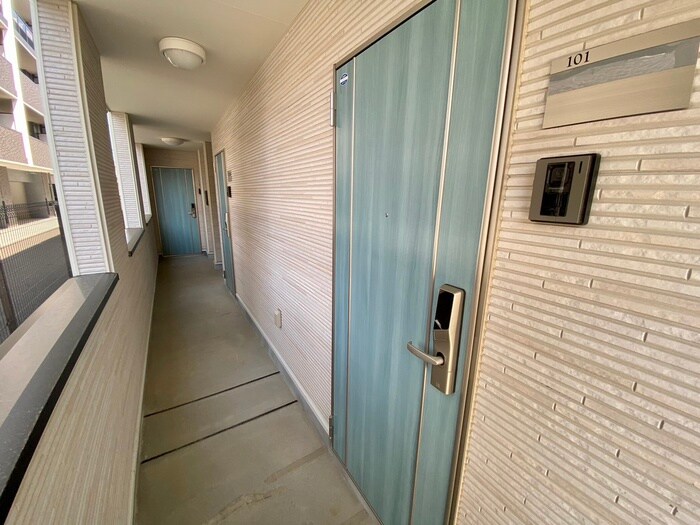 物件外観写真6　(エントランス部分)