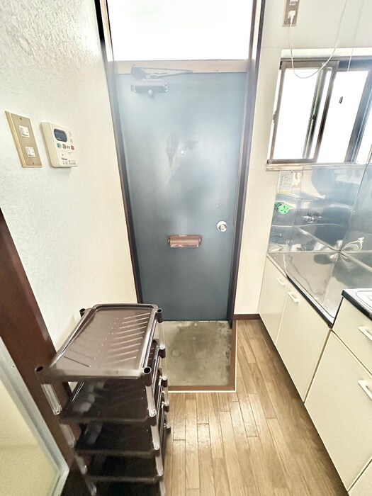 物件内観写真16　(玄関)