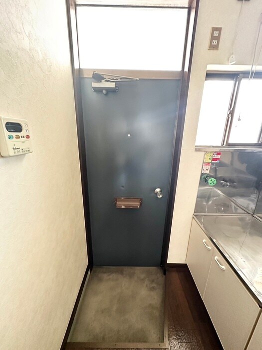 物件内観写真16　(玄関)