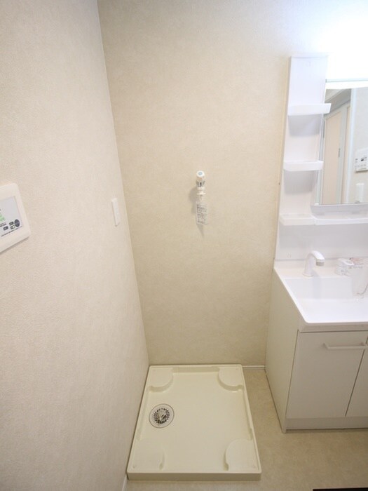 物件内観写真16　(洗濯機置場)