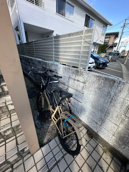 物件外観写真3　(駐輪場)