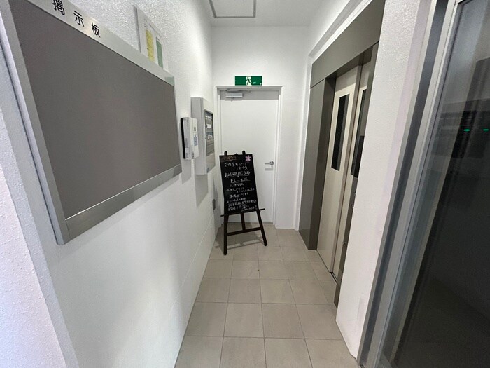 物件外観写真4　(エントランス部分)