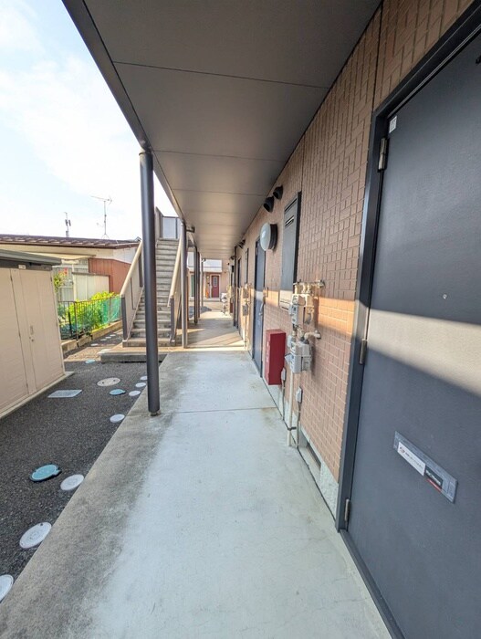 物件外観写真4　(エントランス部分)