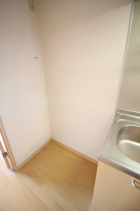 物件内観写真16　(洗濯機置場)