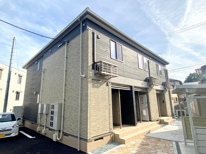 物件外観写真1　(エントランス部分)