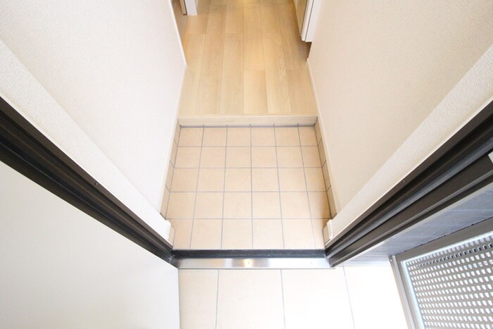 物件内観写真16　(玄関)