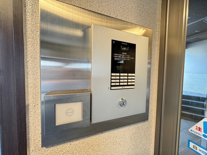 物件外観写真4　(エントランス部分)