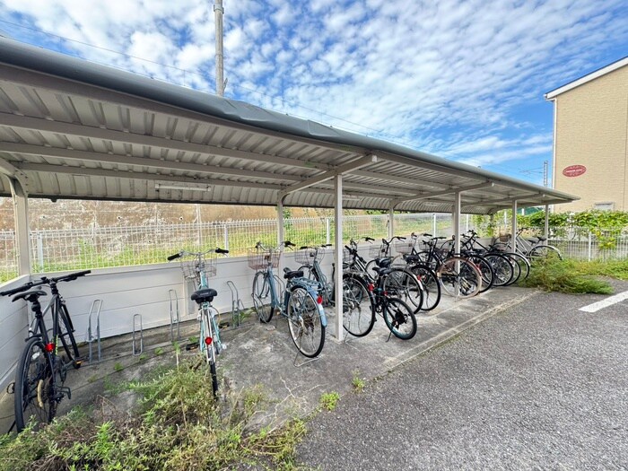 物件外観写真5　(駐輪場)