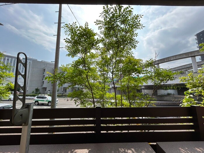 物件内観写真16　(室内からの展望)