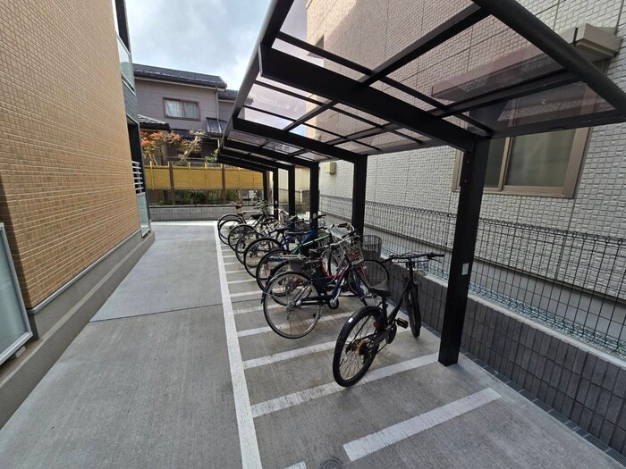 物件外観写真5　(駐輪場)