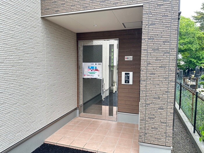 物件外観写真2　(エントランス部分)