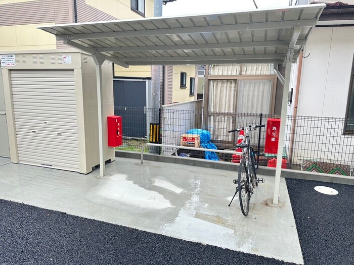 物件外観写真4　(駐輪場)