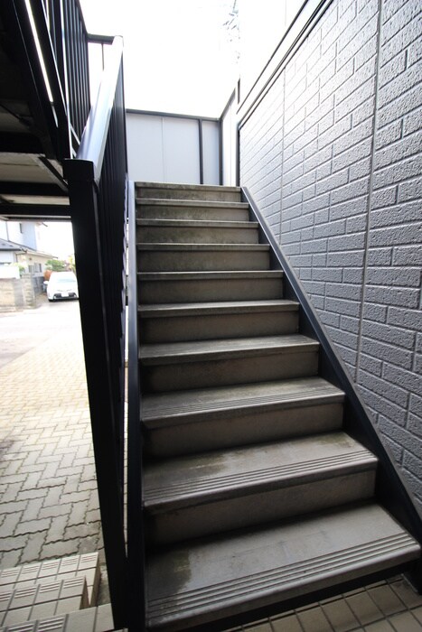 物件外観写真5　(エントランス部分)