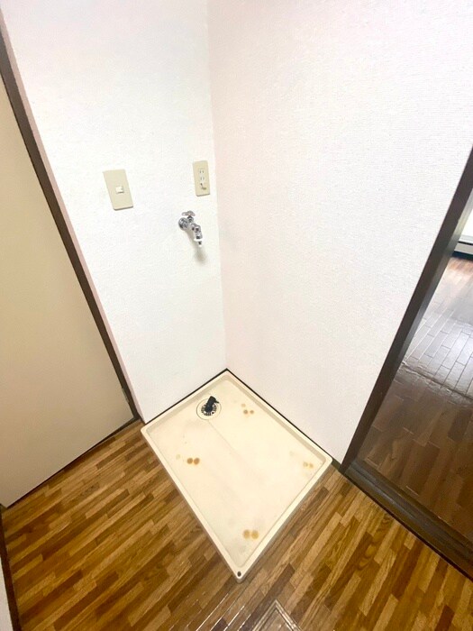 物件内観写真13　(洗濯機置場)