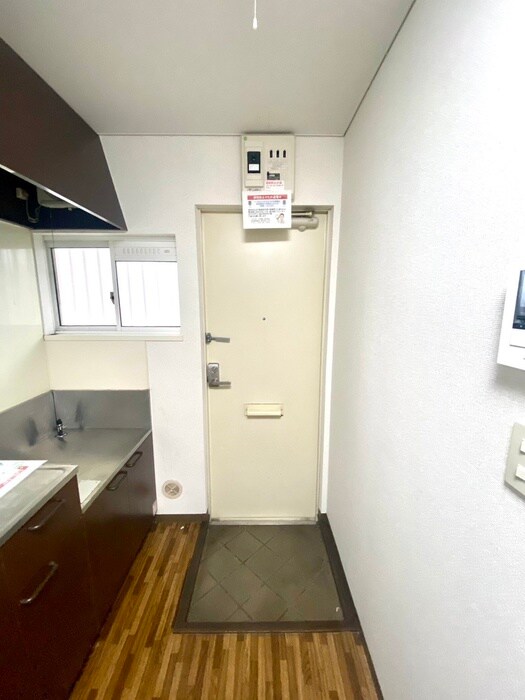 物件内観写真15　(玄関)