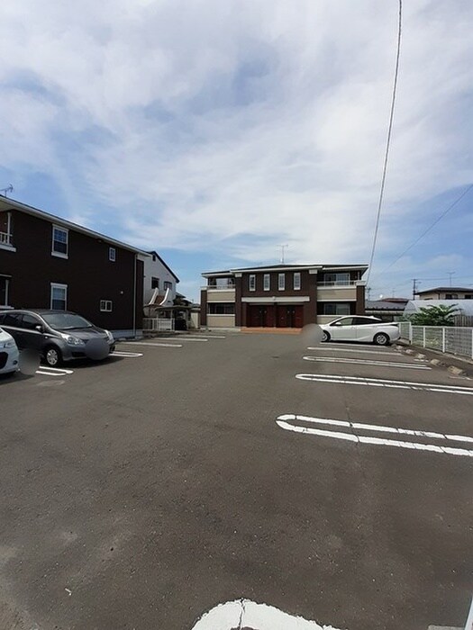 物件外観写真2　(駐車場)