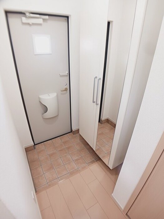 物件内観写真11　(玄関)