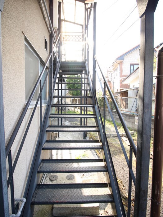 物件外観写真4　(エントランス部分)