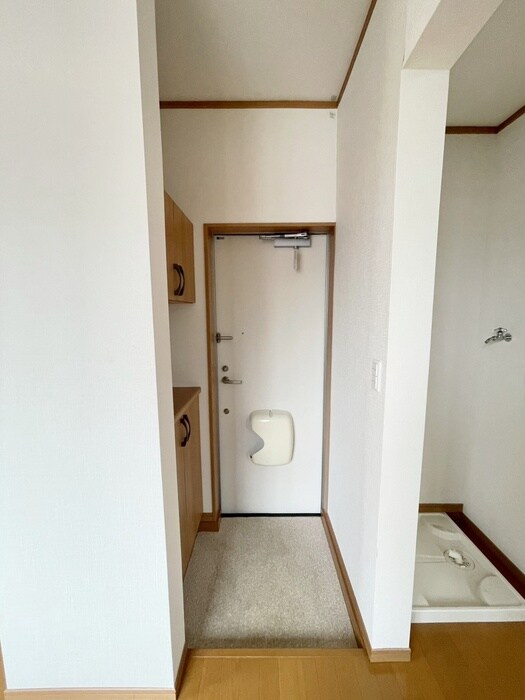 物件内観写真13　(玄関)