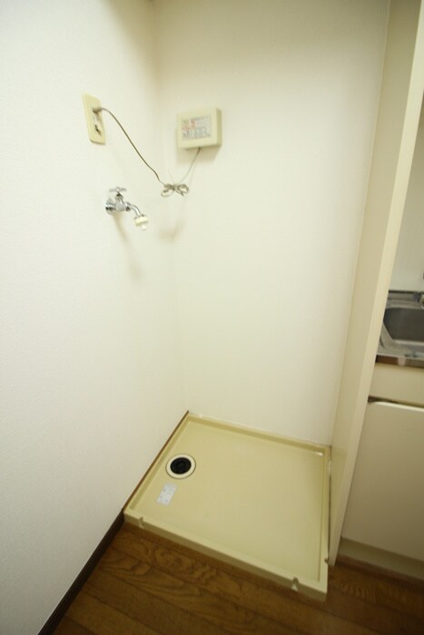 物件内観写真18　(洗濯機置場)