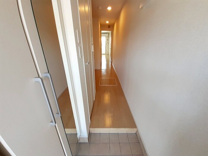 物件内観写真13　(玄関)