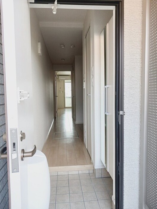 物件内観写真14　(玄関)