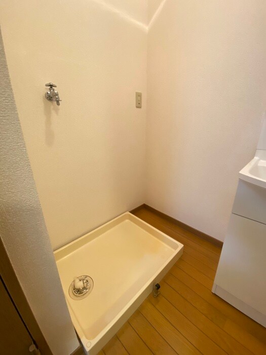 物件内観写真14　(洗濯機置場)