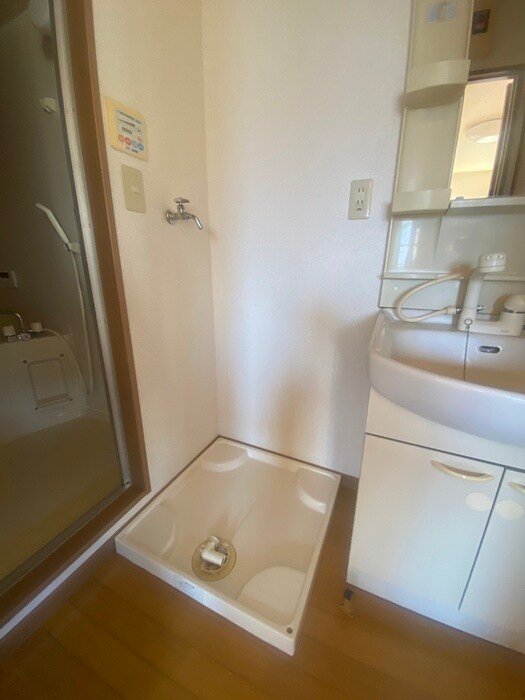 物件内観写真14　(洗濯機置場)