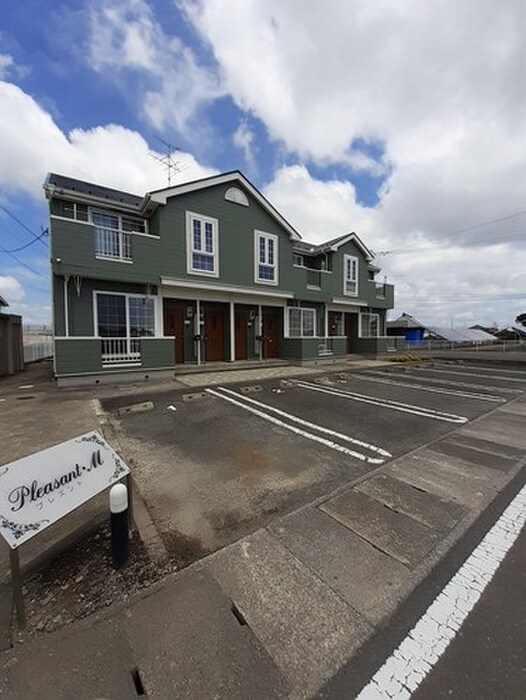 物件外観写真2　(駐車場)