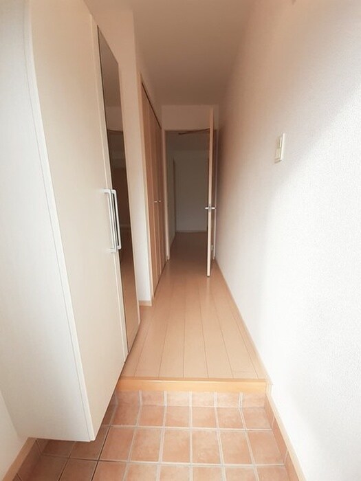 物件内観写真11　(玄関)