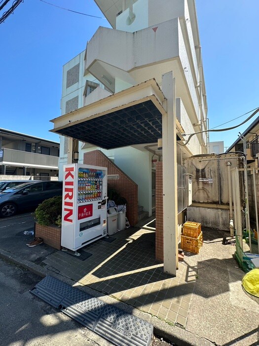 物件外観写真5　(エントランス部分)