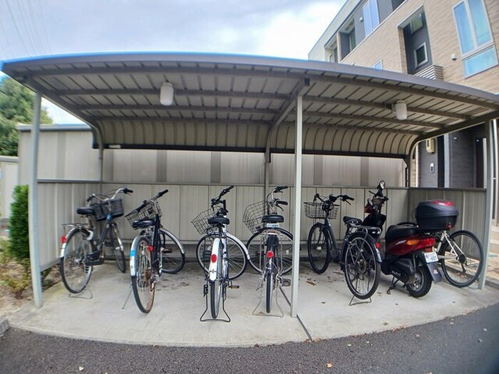 物件外観写真3　(駐輪場)