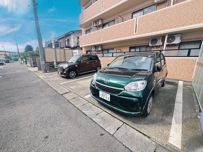 物件外観写真5　(駐車場)
