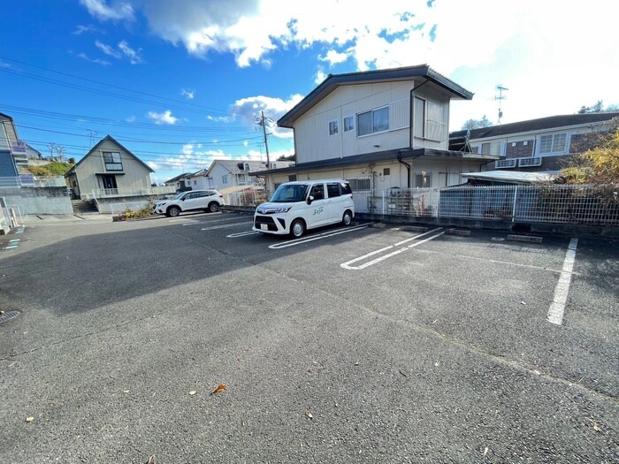 物件外観写真3　(駐車場)