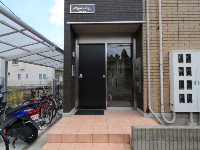 物件外観写真2　(エントランス部分)