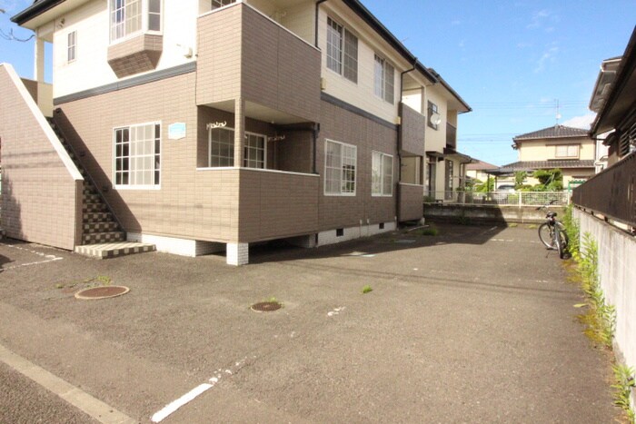 物件外観写真5　(駐車場)