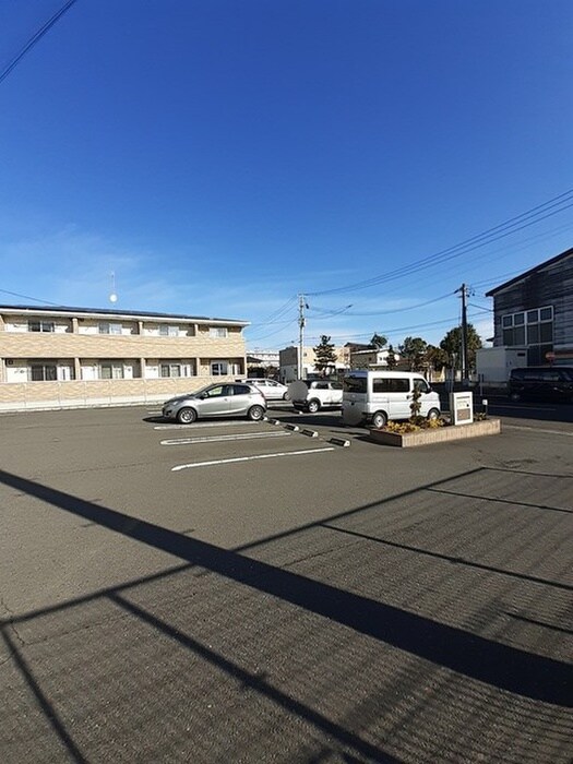 物件外観写真2　(駐車場)