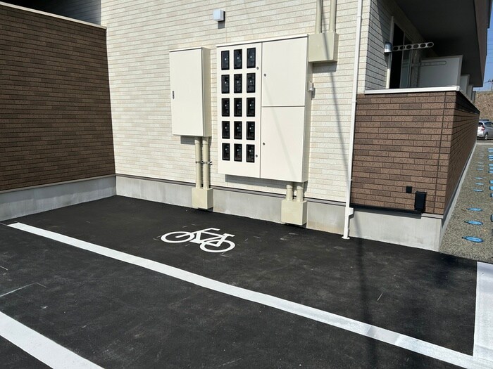 物件外観写真6　(駐輪場)