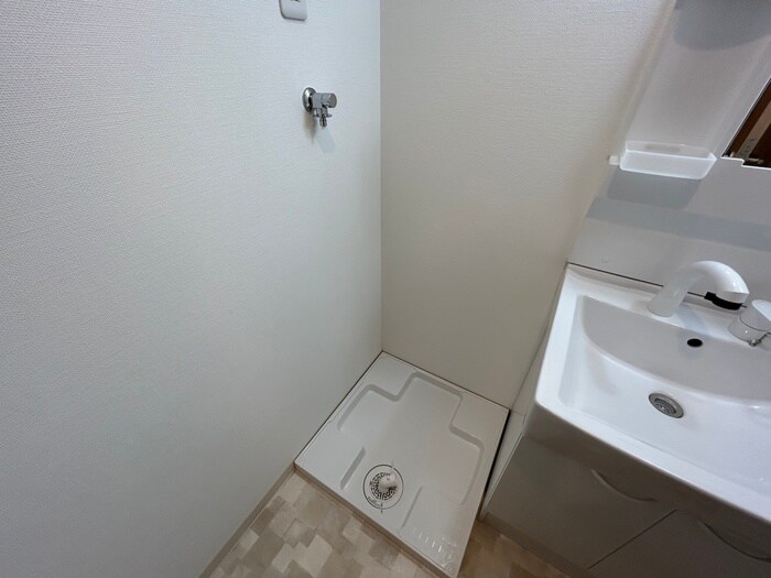 物件内観写真11　(洗濯機置場)