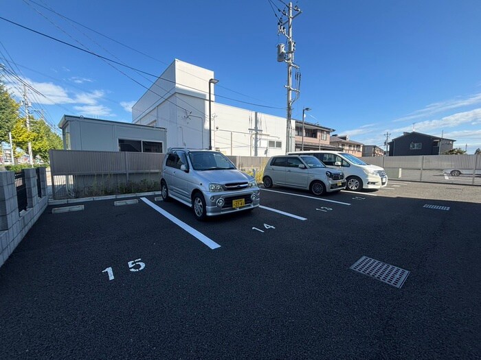 物件外観写真2　(駐車場)