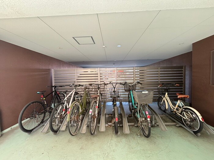 物件外観写真4　(駐輪場)