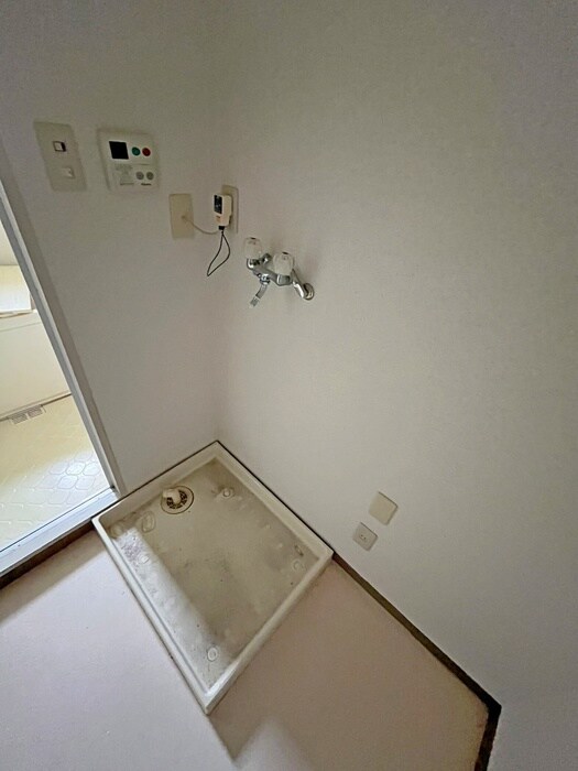 物件内観写真11　(洗濯機置場)