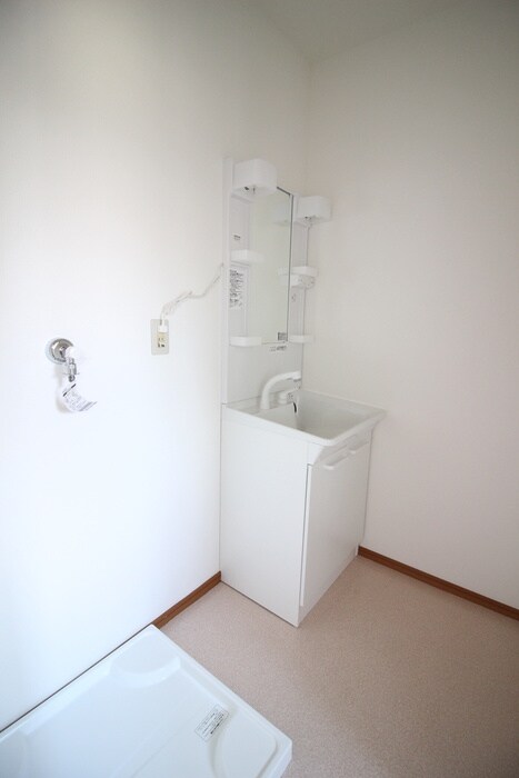 物件内観写真11　(洗濯機置場)