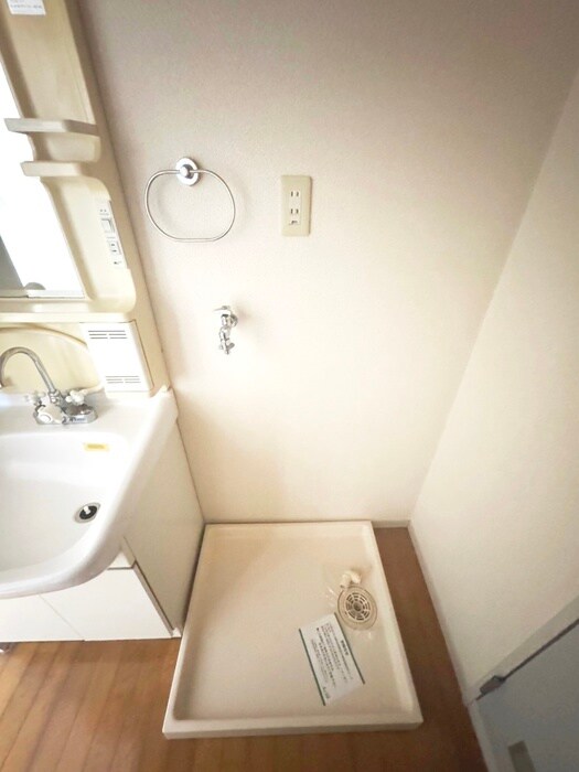 物件内観写真13　(洗濯機置場)